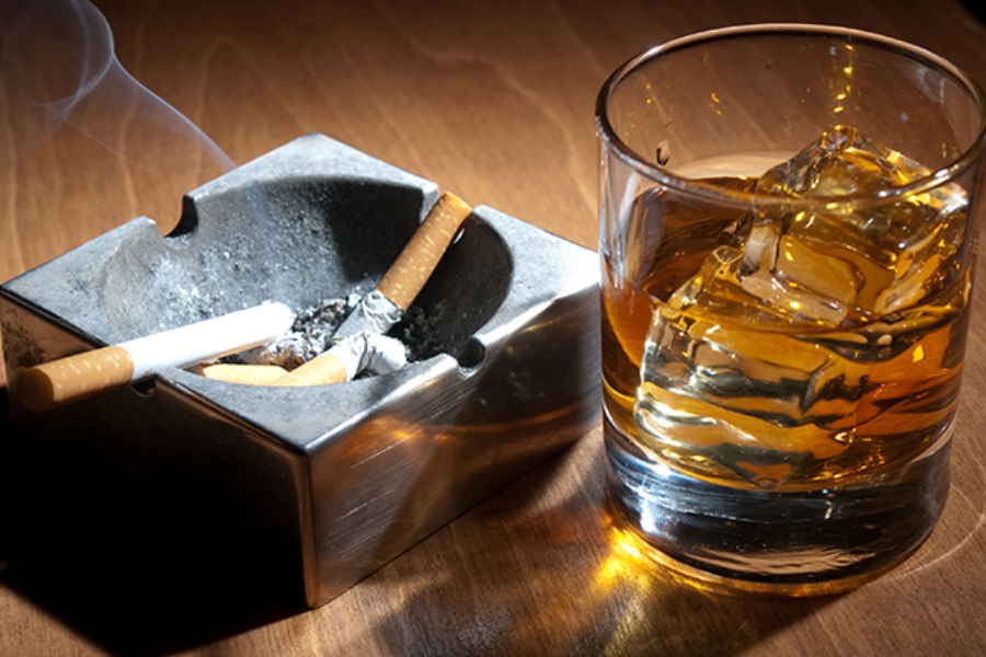 O que é mais prejudicial: o alcoolismo ou o tabagismo?