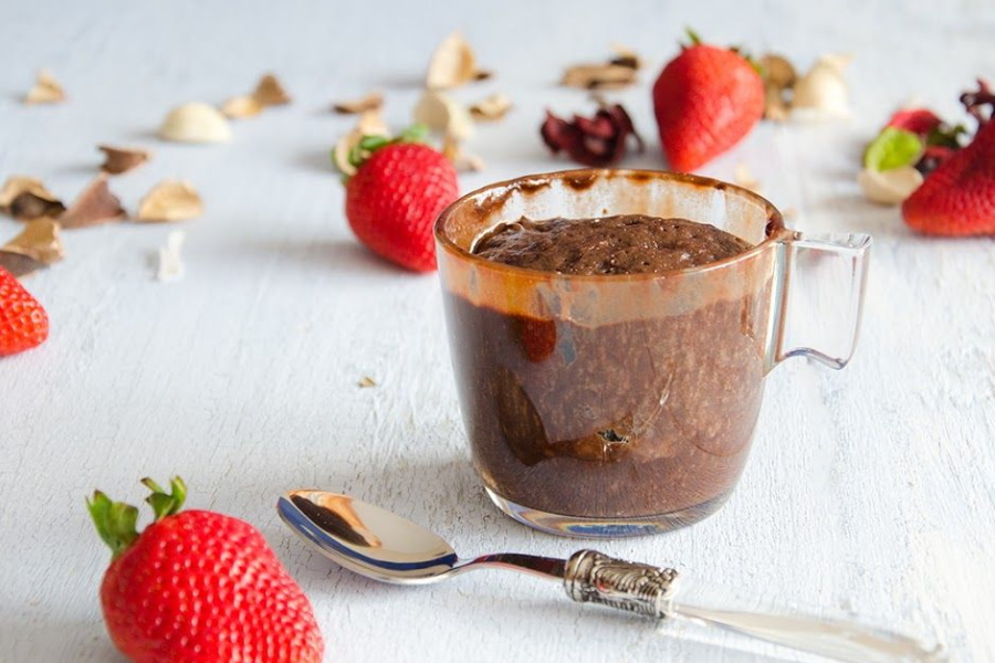 Bolo de chocolate na chávena em 3 minutos