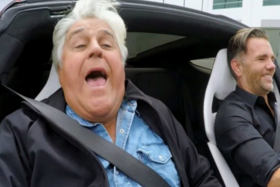 Elon Musk e Jay Leno testam o novo Cybertruck da tesla