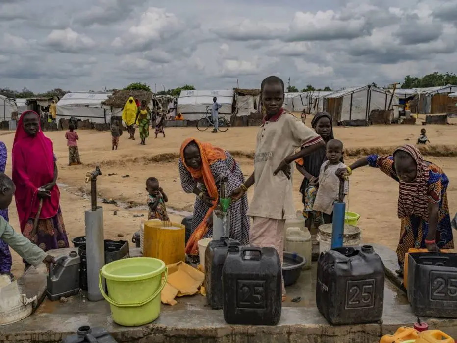 Libertas adolescentes grávidas e 24 crianças numa fábrica de bebés na Nigéria