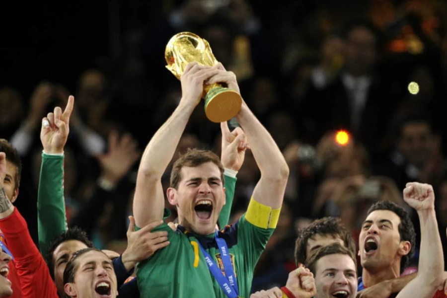 Oficial: Iker Casillas retira-se do futebol