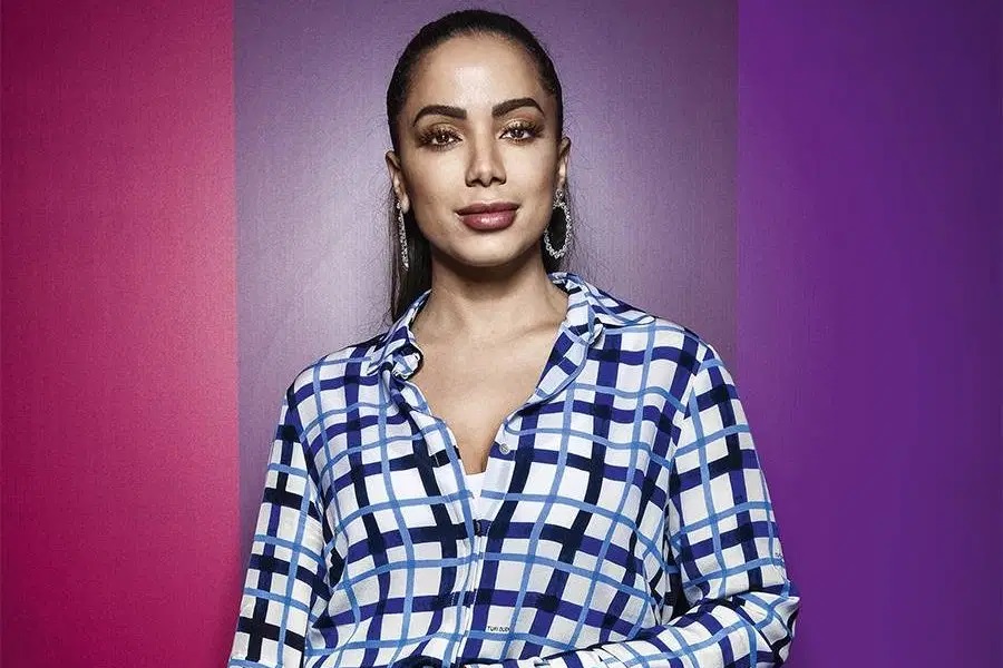 Anitta confessa estar « zerada »