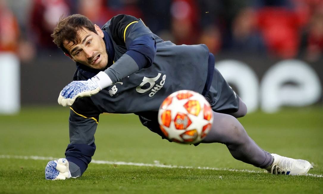 Casillas surpreende adeptos ao juntar-se à nova moda