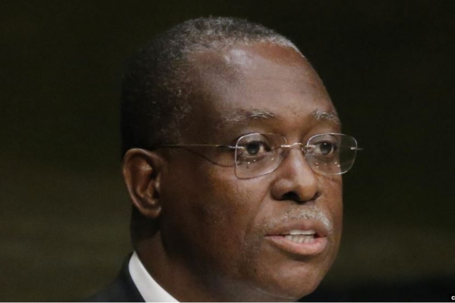 Em Angola: Manuel Vicente e General « Dino » apontados em investigação de desvio de dinheiro