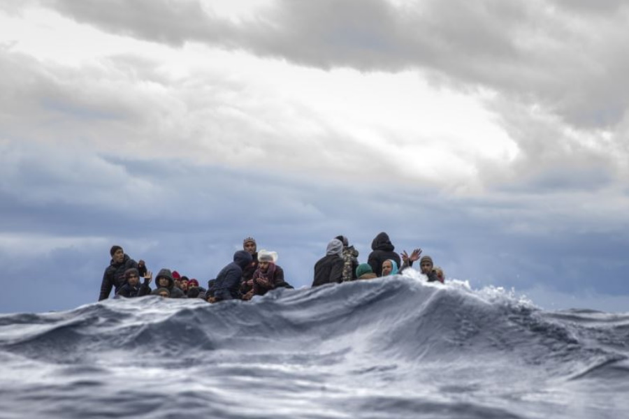 Países europeus suspendem operações de resgate no Mediterrâneo