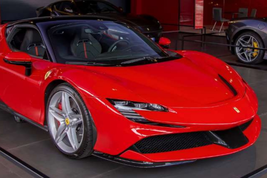 Novo Ferrari passeia nas ruas do Mónaco