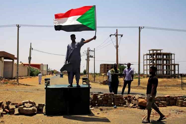 Autoridades do Sudão encontram vala comum com recrutas mortos em 1998