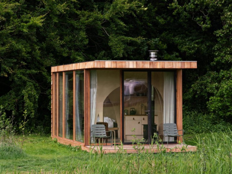 Uma casa pré-fabricada em madeira perfeita para usufruir a vida no campo