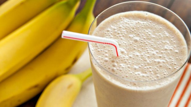 Vitamina de banana, cenoura e ameixa e maçã