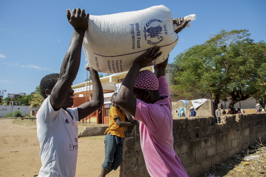 Em Cabo Delgado: Frelimo oferece 10 toneladas de produtos diversos para vítimas de ataques