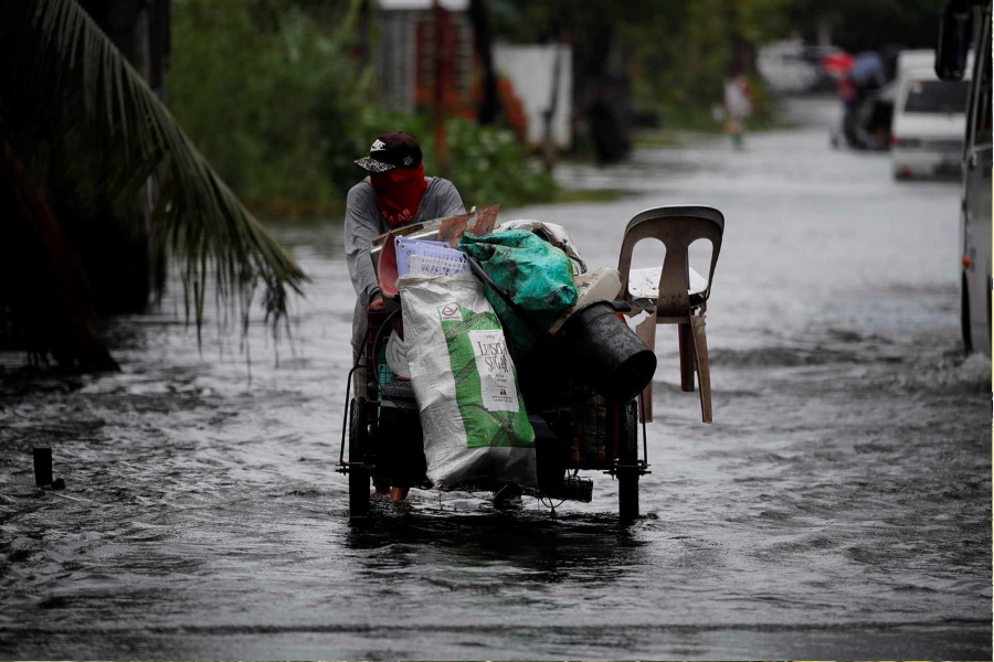 Tufão obriga a retirada de 30 mil pessoas nas Filipinas