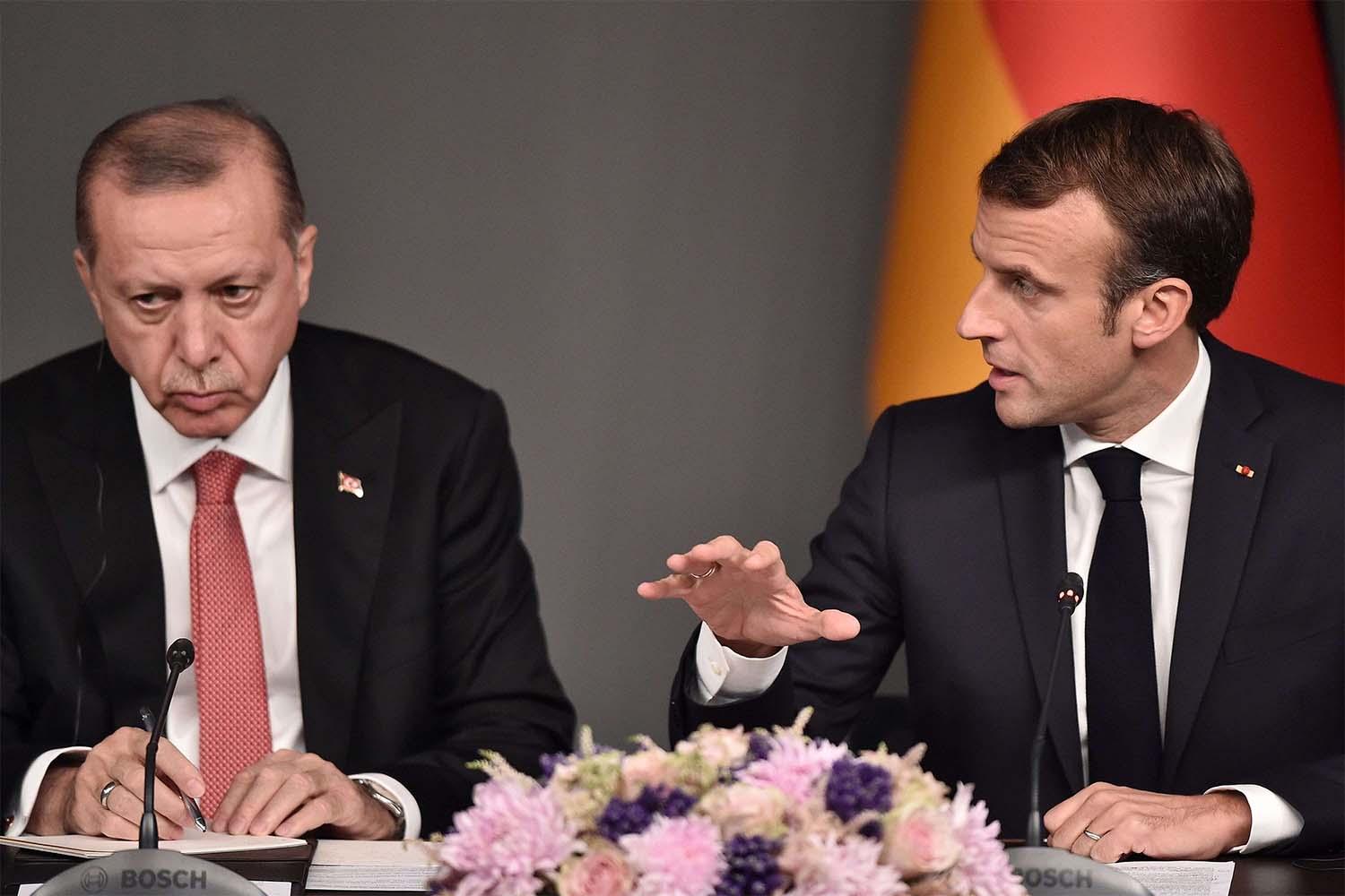 França considera « inaceitáveis » declarações de Erdogan sobre Macron