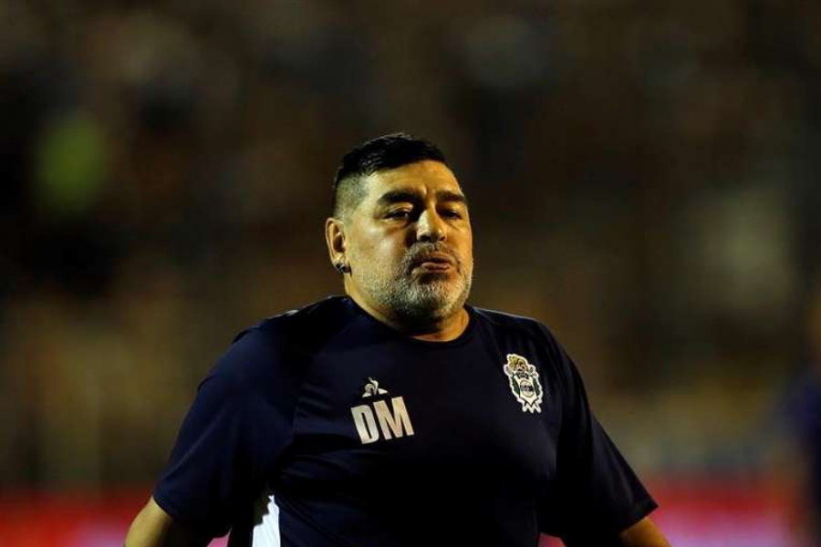 Maradona é internado após piora em seu estado de saúde