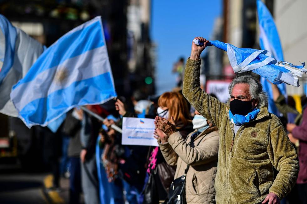 Argentinos protestam  contra o escândalo da « vacinação VIP »