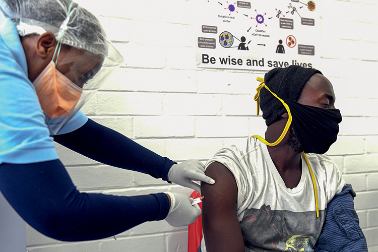 África do Sul suspende vacinação com doses da AstraZeneca/Oxford