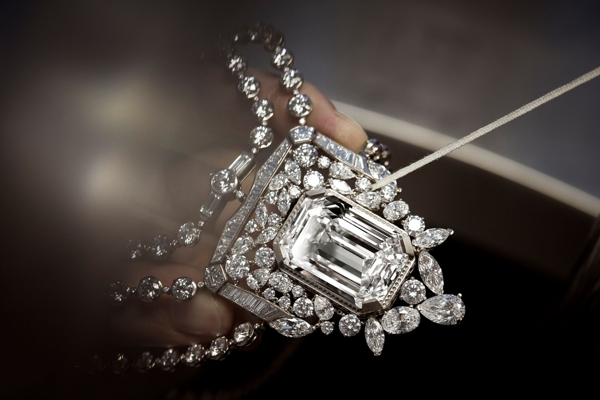 Para o 100º aniversário do seu perfume N°5, Chanel imagina um diamante de 55,55 quilates