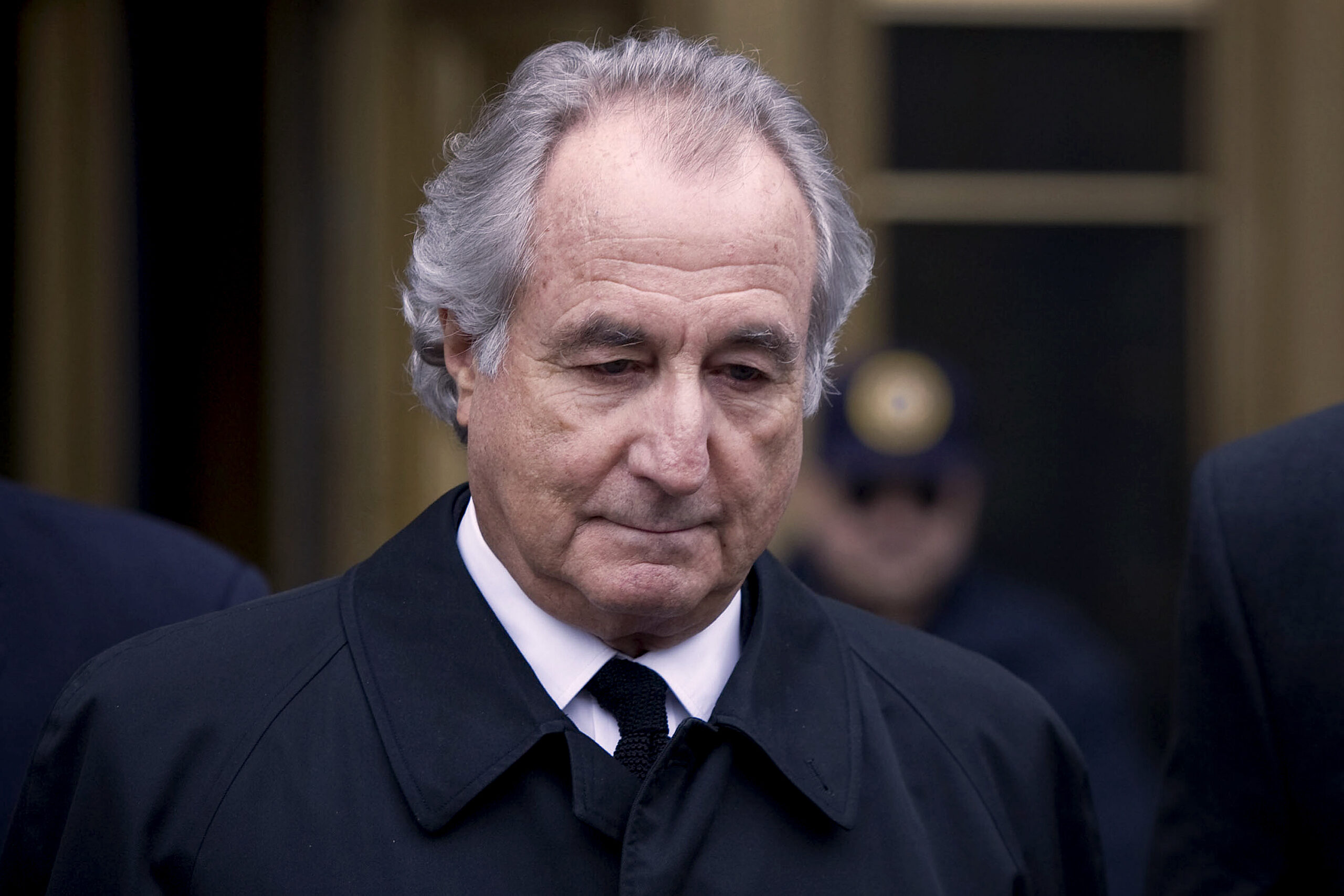 O maior vigarista da história, Bernard Madoff, morreu na prisão