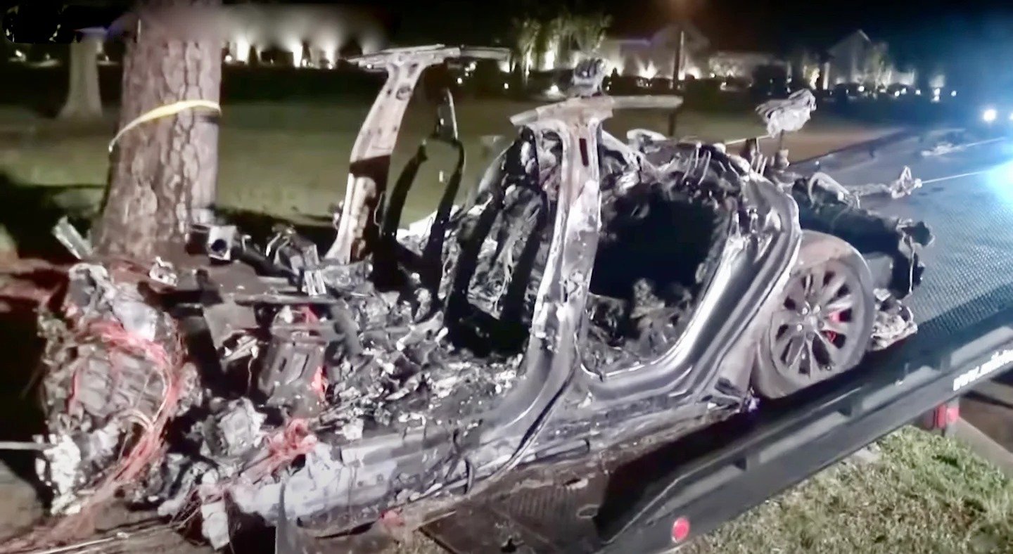 Duas pessoas morreram em acidente com carro da Tesla sem condutor