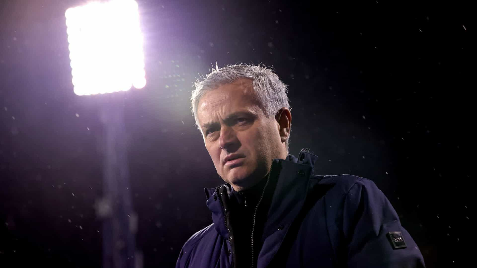 Mourinho despedido a menos de uma semana de disputar final da Taça da Liga