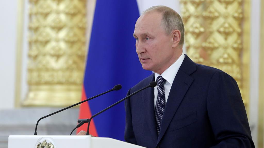 Putin assina lei que pode mantê-lo no poder até 2036