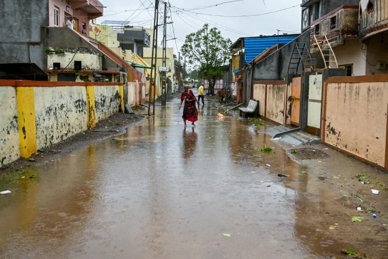 ÍNDIA: Passagem de ciclone deixa mais de 90 mortos na Índia