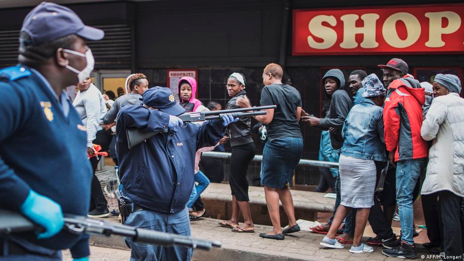 África do Sul: Caos com lojas saqueadas e violência nas ruas