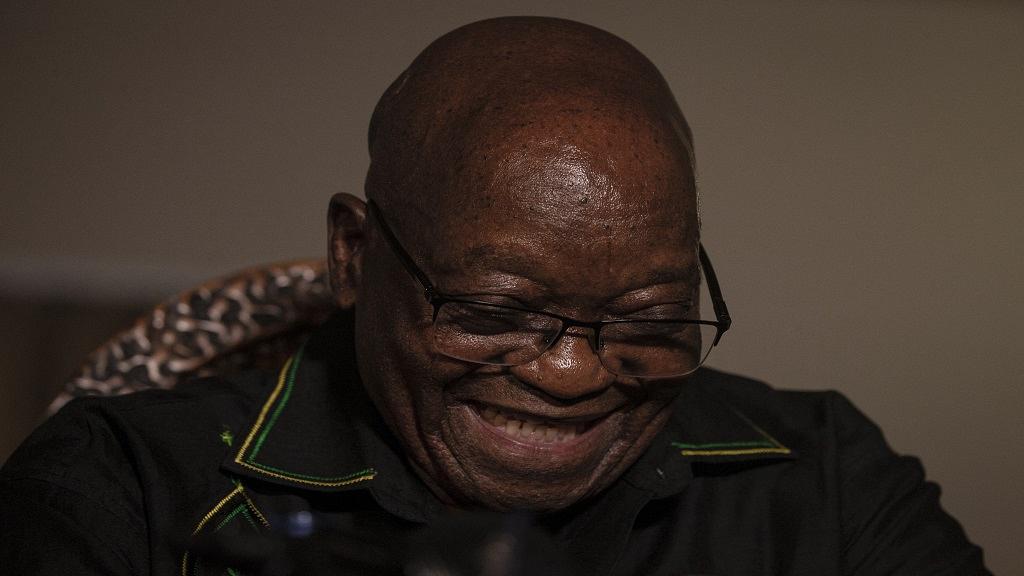 Zuma atira ANC para debaixo do autocarro e afirma não ter beneficiado do negócio de armas
