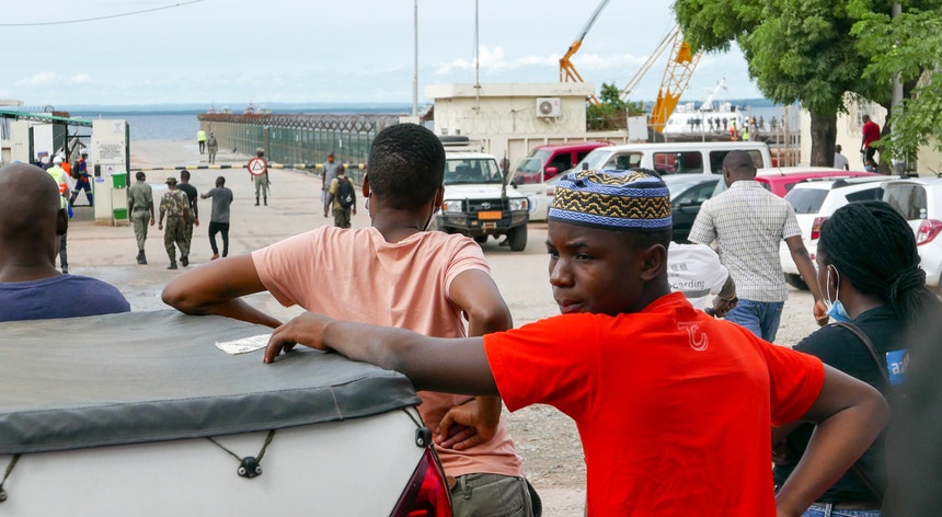 Moçambique: Governador pede vigilância para evitar terroristas entre deslocados