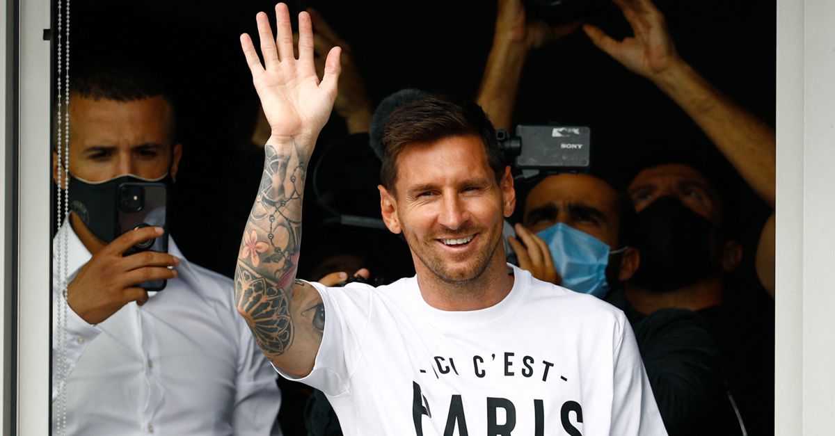 Futebol: Messi já aterrou em Paris