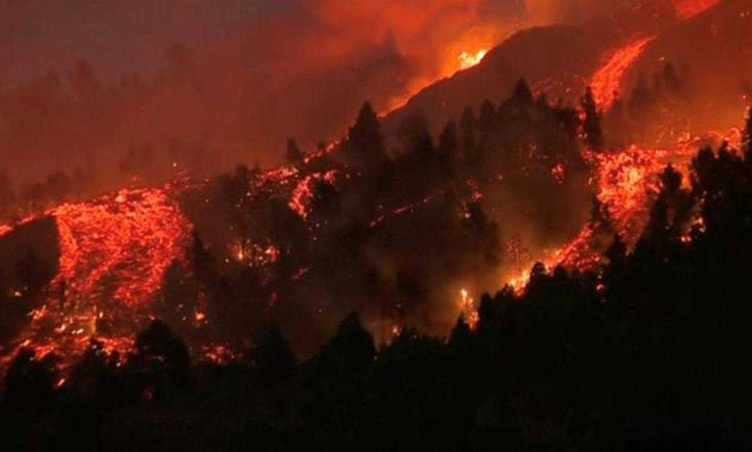 Mundo: Vulcão Cumbre Vieja entra em erupção nas Canárias