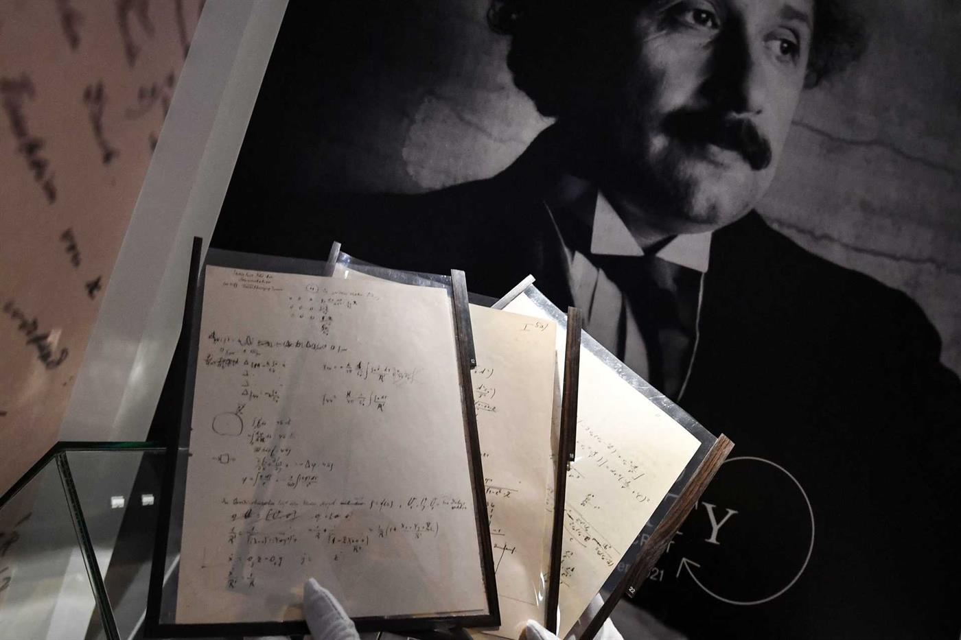 Cultura: Manuscrito de Einstein leiloado por 11,6 milhões de euros