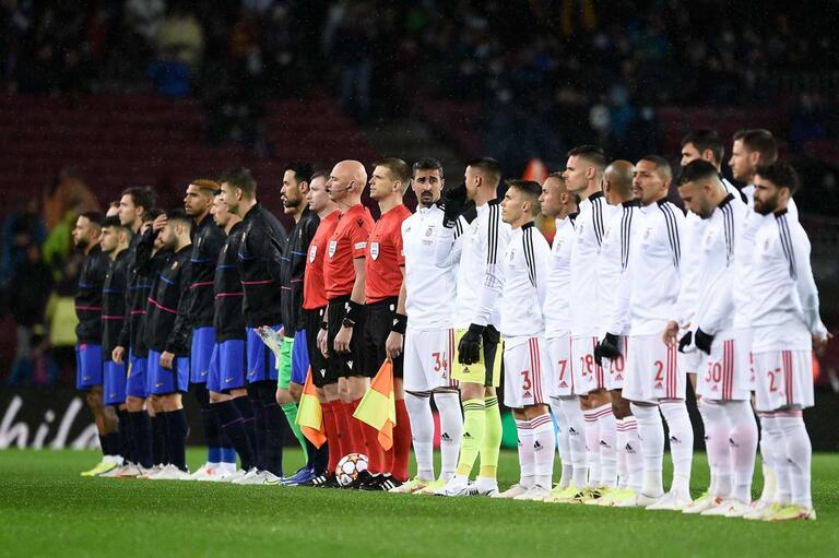 UEFA Champions League: United e Chelsea apurados, Benfica e Barça empatam