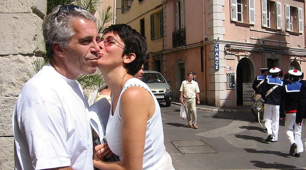 Caso Jeffrey Epstein: Ghislaine Maxwell considerada culpada de crimes sexuais por um tribunal de Nova Iorque