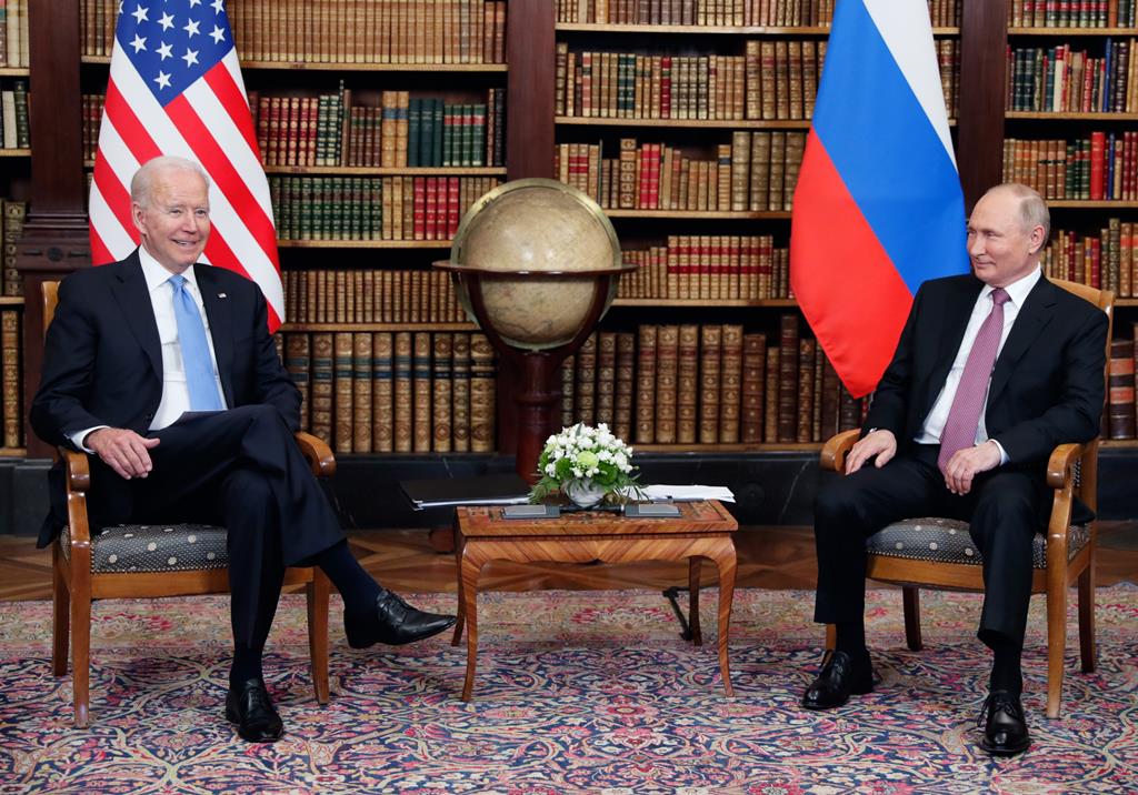 Ucrânia: Joe Biden ameaça a Rússia com sanções económicas de que « nunca viu