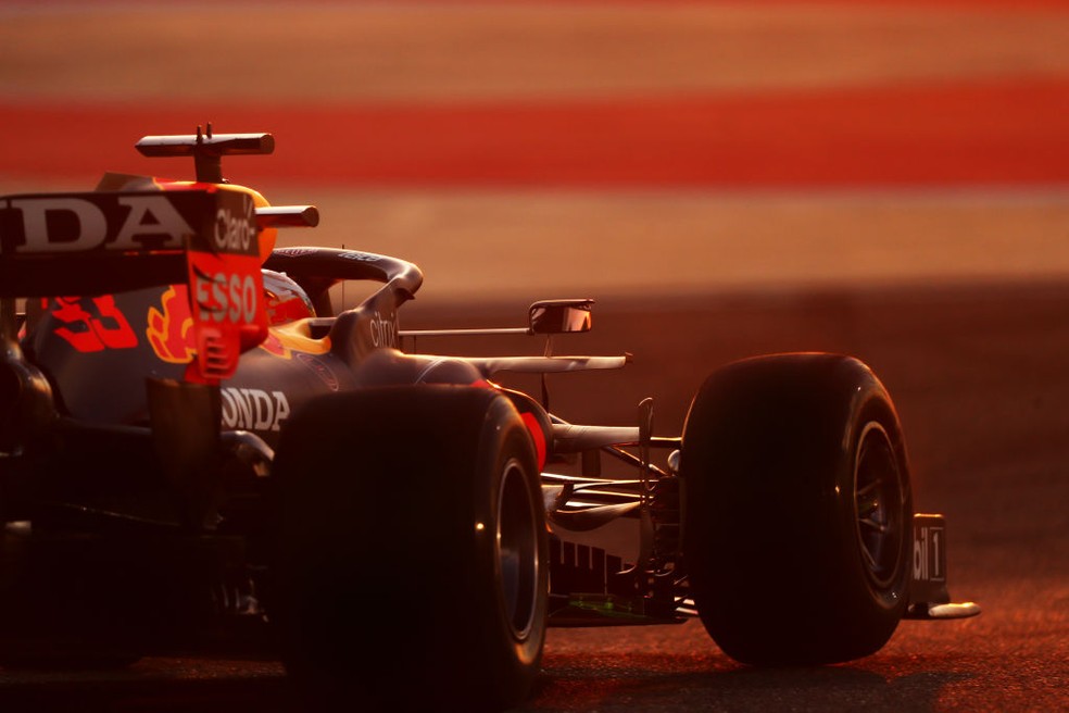 F1: Hamilton lidera e Verstappen é quarto no final do dia de ontem