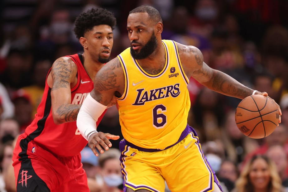 NBA: Com triplo-duplo de LeBron, Lakers encerram sequência de derrotas e batem os Rockets na NBA