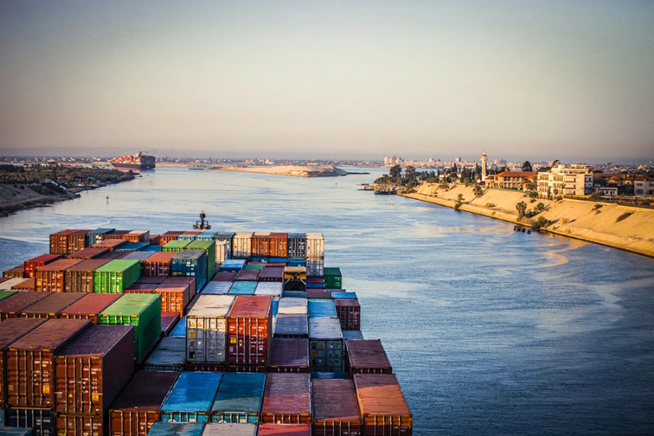 Egipto: O Canal de Suez atinge um volume de negócios recorde em 2021