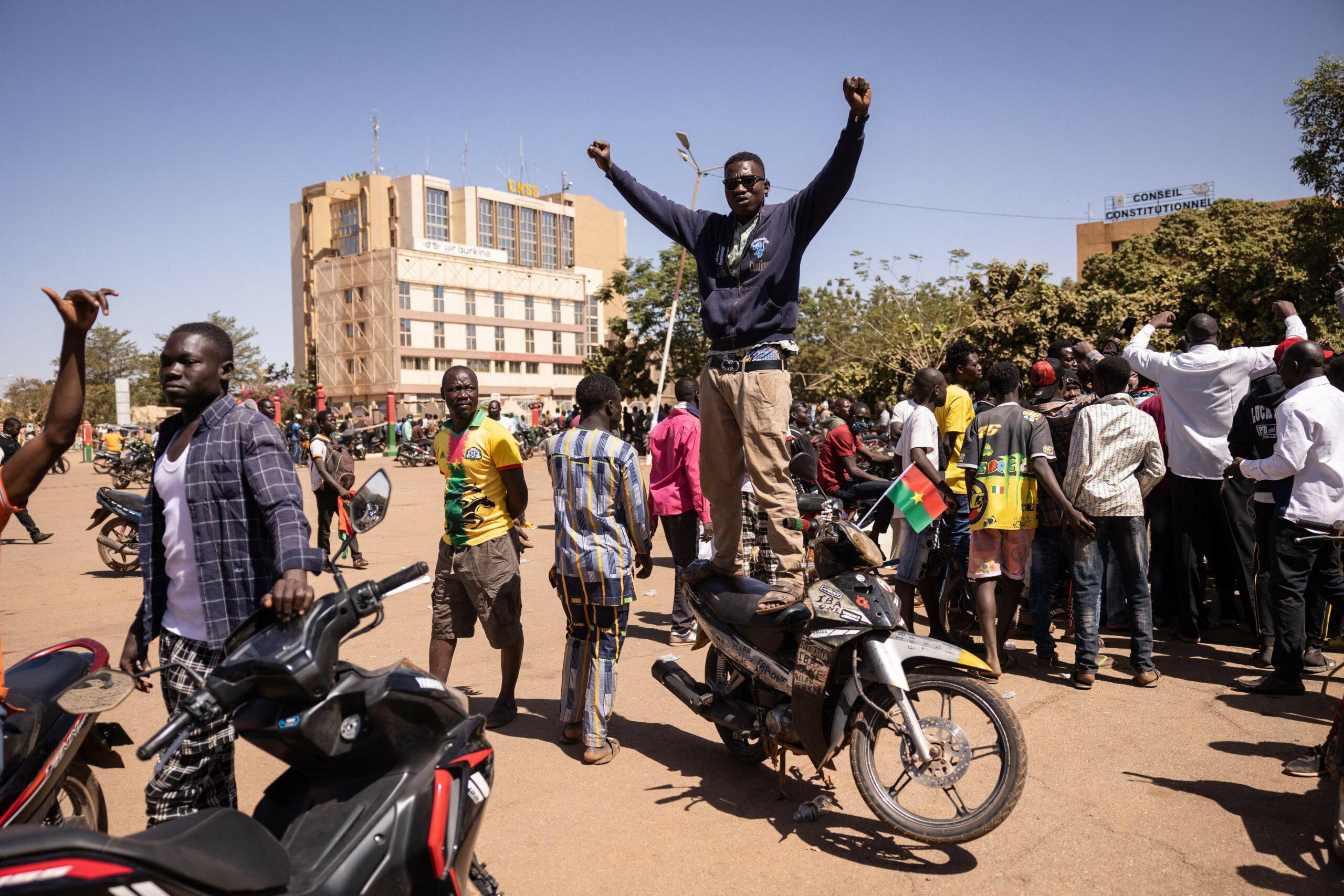 Golpe de Estado no Burkina Faso: Presidente demite-se, diz a  televisão pública