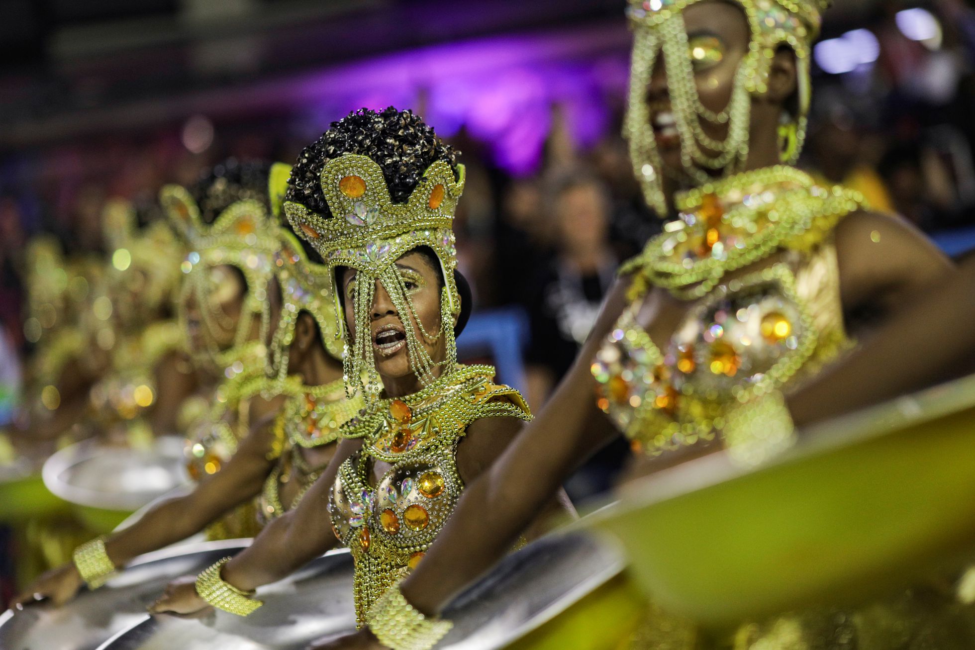Covid-19: Brasil adia os seus famosos desfiles carnavalescos para Abril