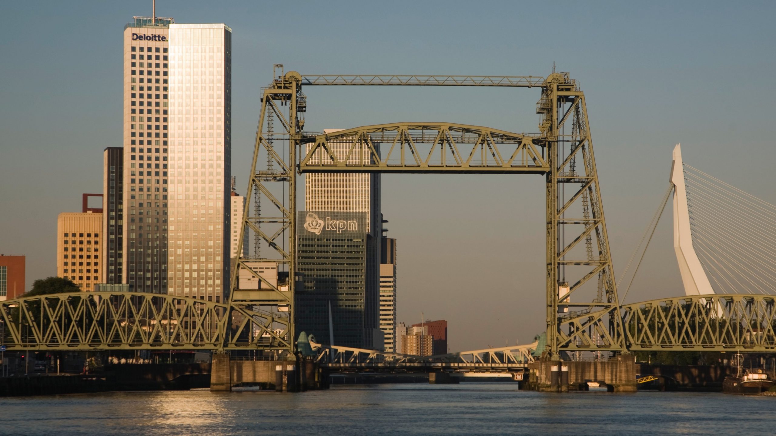 Controvérsia. Em Roterdão, uma ponte histórica vai ser desmantelada para o iate de Jeff Bezos
