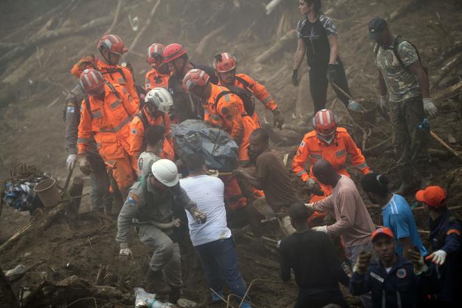 Brasil: pelo menos 165 mortos nas inundações de Petrópolis