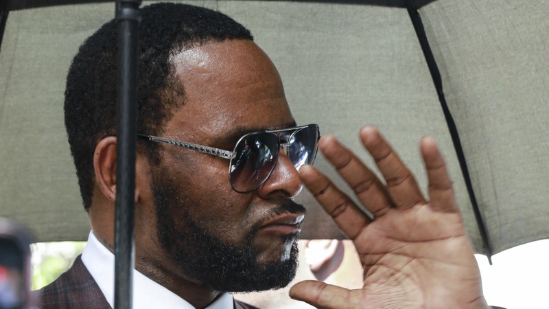 Celebridades: R.Kelly vai denunciar outros « artistas pedófilos » para reduzir a sua pena