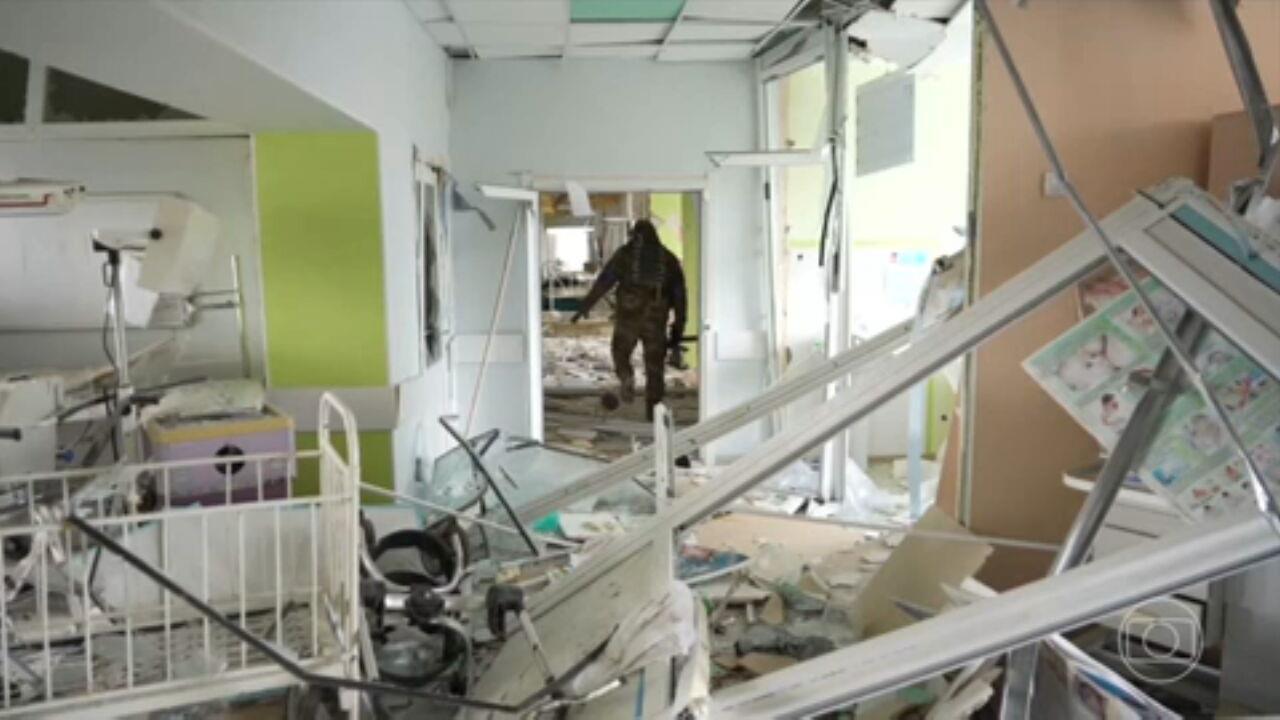 Ucrânia: 17 adultos feridos no bombardeamento de um hospital infantil em Mariupol