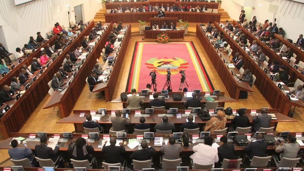 Moçambique: Frelimo elogia “empenho” do Governo moçambicano, oposição acusa executivo de fazer “comédia”