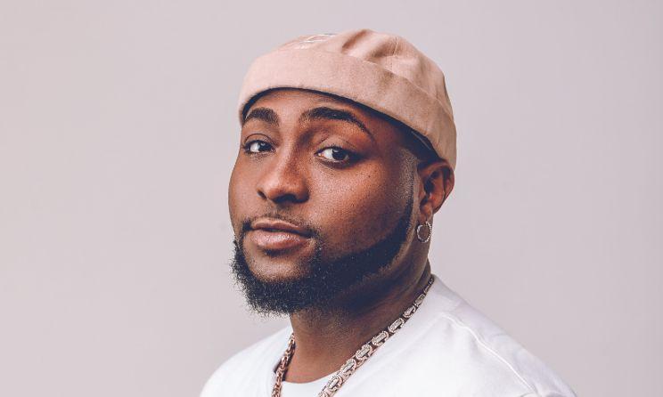 Celebridades: Davido diz, « O único talento dos Camarões é… »