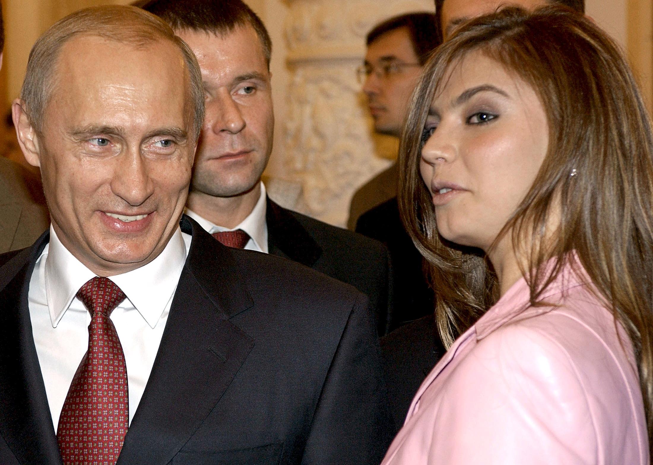 Celebridades: Vladimir Putin terá escondido a sua família num chalé seguro na Suíça