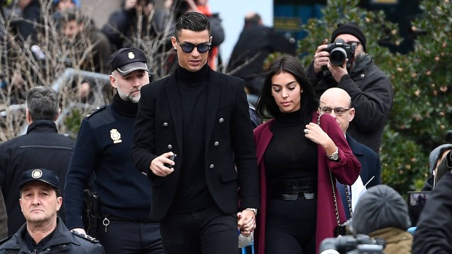 Celebridades: Cristiano Ronaldo anuncia a morte de um dos seus gémeos