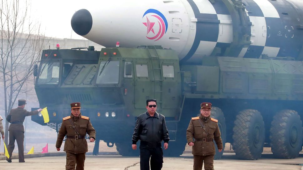 Coreia do Norte: Com o seu  « míssil monstruoso » Kim Jong-un está de volta
