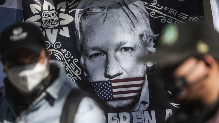 Julian Assange: Tribunal britânico autoriza formalmente a sua extradição para os Estados Unidos