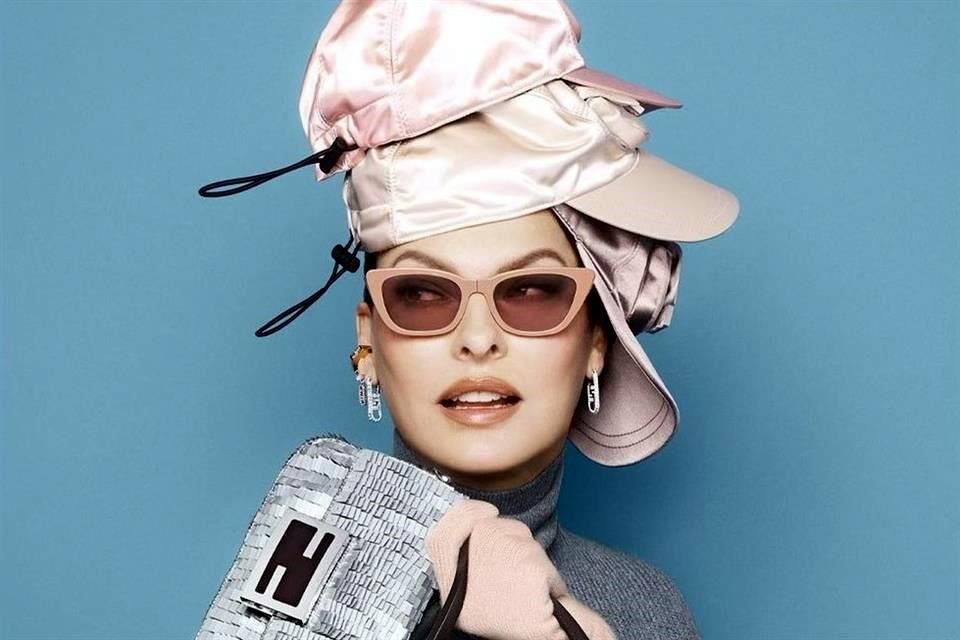 Moda: Após ser « desfigurada », Linda Evangelista regressa à passarela para Fendi